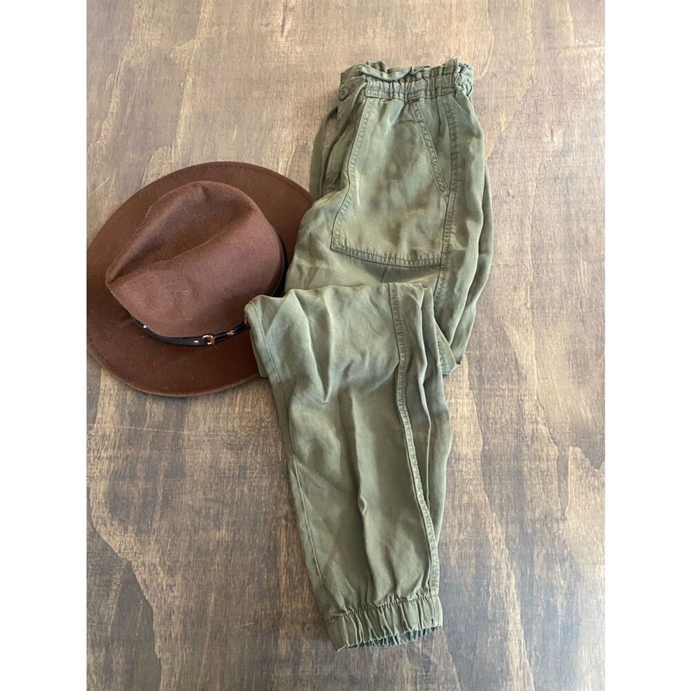 American Eagle Olive Green Jogger Pants